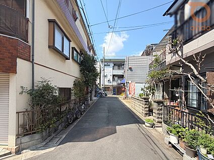 【前面道路含む現地写真】