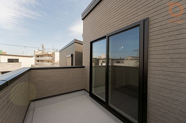 【【建物プラン例/バルコニー】】陽光がたっぷり降り注ぐ、ゆとりあるプライベートバルコニーで心地よい毎日を。