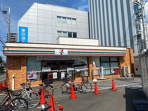 セブンイレブン枚方市役所前店（約500m）