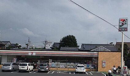 セブン-イレブン 東大阪長田２丁目店 約300ｍ(徒歩4分)