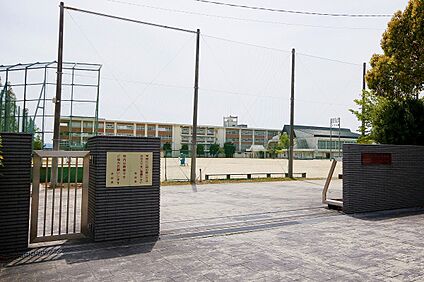 和歌山市立明和中学校 約2400m(徒歩30分)
