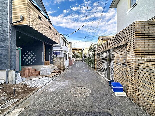 ■前面道路■ゆとりある前面道路は開放感を演出！陽ざしがたっぷり差し込み明るいお住まいが実現します。