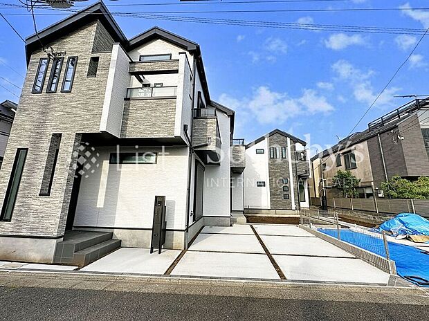 ■前面道路■ゆとりある前面道路は開放感を演出！陽ざしがたっぷり差し込み明るいお住まいが実現します。※画像は一部イメージ加工を行っており、実際とは異なる場合があります。