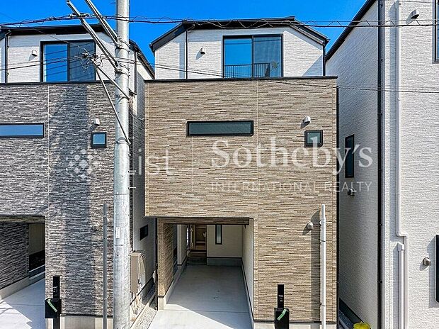 ■外観■建物堂々完成!いつでもご見学可能です!※掲載画像はAI加工を施しております。実際の形状・色味・空模様・陽当たり等と異なる場合があります。