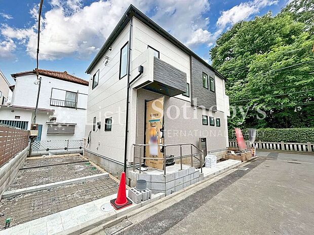 【外観】■現地写真■現在建築中です！周辺環境含めご見学可能です！現地に実際に行ってみることでしか感じられないことがたくさんあります。※画像は一部イメージ加工を行っており、実際とは異なる場合があります。