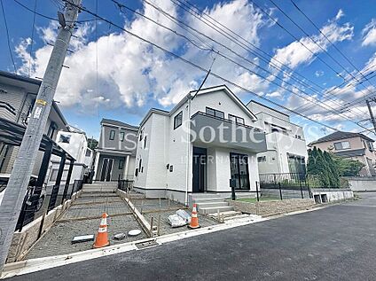 前面道路含む外観
