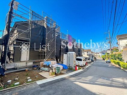 前面道路含む外観