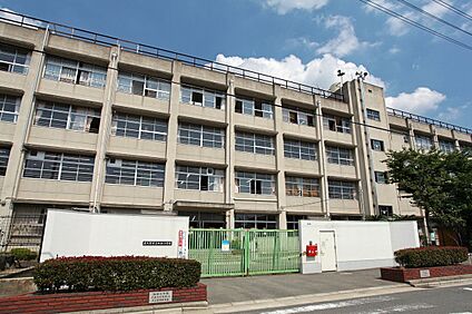 東大阪市立加納小学校 （約690ｍ～約760ｍ）(徒歩9分～10分)
