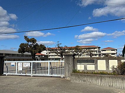 新田中学校 1200m (徒歩15分)