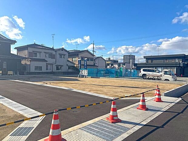 【現地土地写真】現地(2025年1月)撮影。前面道路が広く、お車の出入りや毎日の送り迎えもスムーズです。
