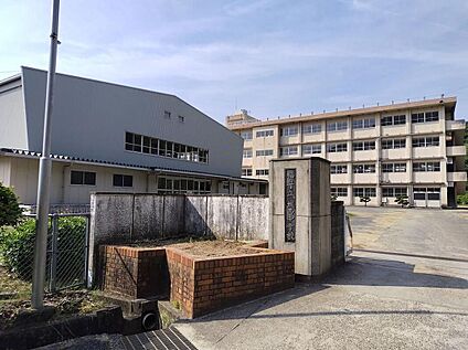 城西中学校 1500m(徒歩19分)
