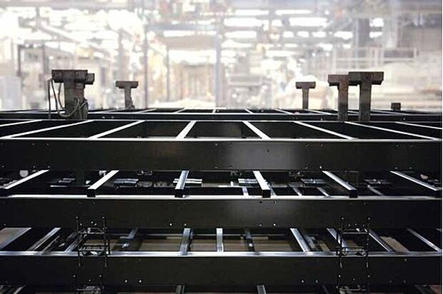 【【高い耐久性】(16号地)】鉄を知り尽くすトヨタホームの防錆技術。
鉄の劣化の原因となるサビは、柱の傷や防錆塗装のムラなどわずかな隙をねらって発生します。
トヨタホームは、鉄の長所を最大限に生かすため、適切なサビ対策を実施。長く住める家づくりに取り組んでいます。(イメージ画像)