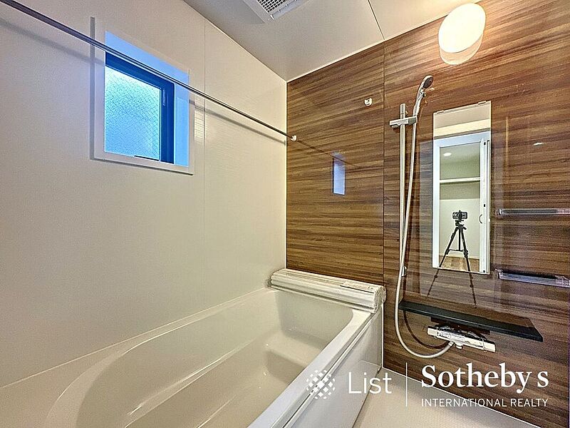 □浴室□お子様と一緒にバスタイムを楽しめる広々空間。浴室乾燥機付で心地よいバスタイムを実現します♪
