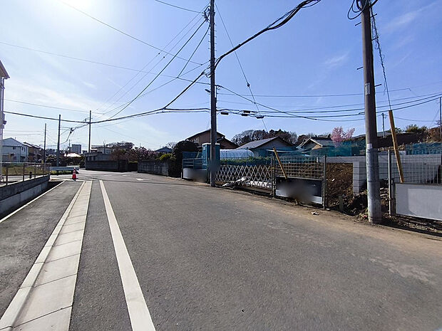 前面道路含む外観