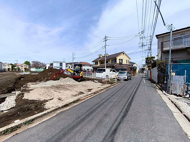 前面道路含む外観