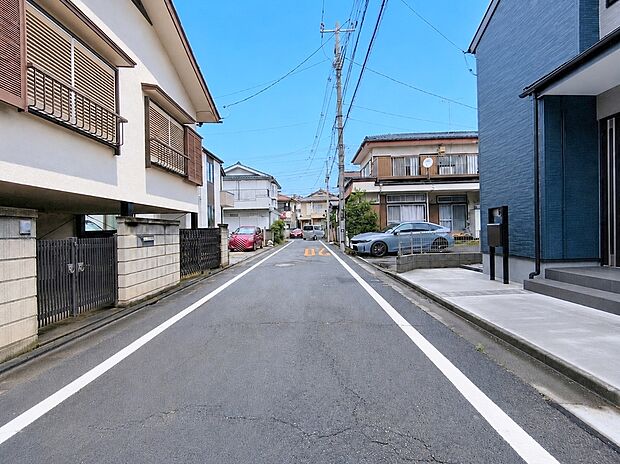 前面道路含む外観