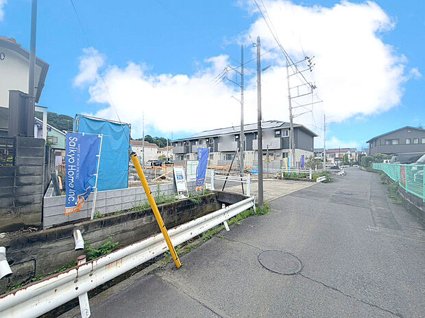 前面道路含む外観