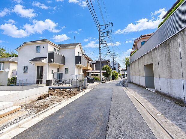 前面道路含む外観