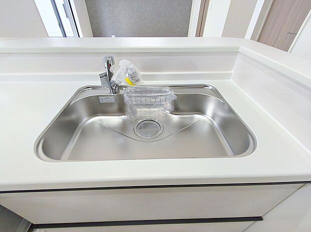 【【浄水器】】浄水器をスリムに内蔵したハンドシャワー式の水栓金具です。いつでもおいしい水をいつでも手軽に使えます