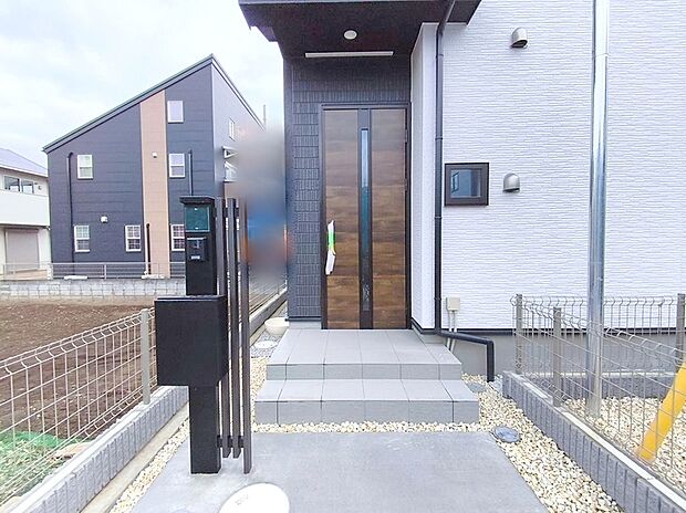 【玄関】住みやすさと利便性を兼ね備えた立地。高い住宅性能を備えた安心で暮らしやすい住まいです。