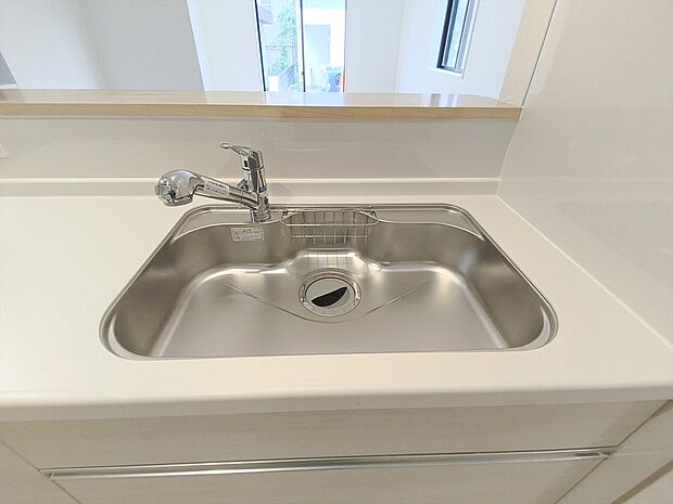 【【浄水器】】浄水器をスリムに内蔵したハンドシャワー式の水栓金具です。いつでもおいしい水をいつでも手軽に使えます