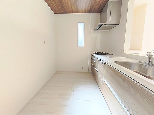 【キッチン】キッチンに立った位置から、リビングにいる家族に目線が届く見守りキッチン!