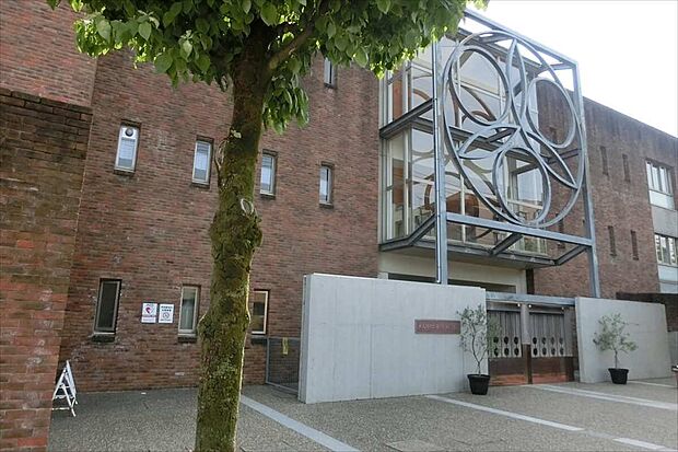 武蔵野市立千川小学校(約474m)