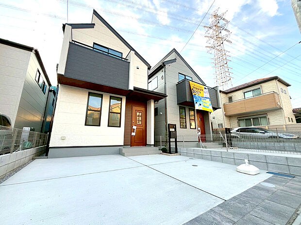 【前面道路含む外観】建物の基礎・構造といった目には見えにくい部分もしっかりこだわったお家です。安心して永くお住まいいただけます。