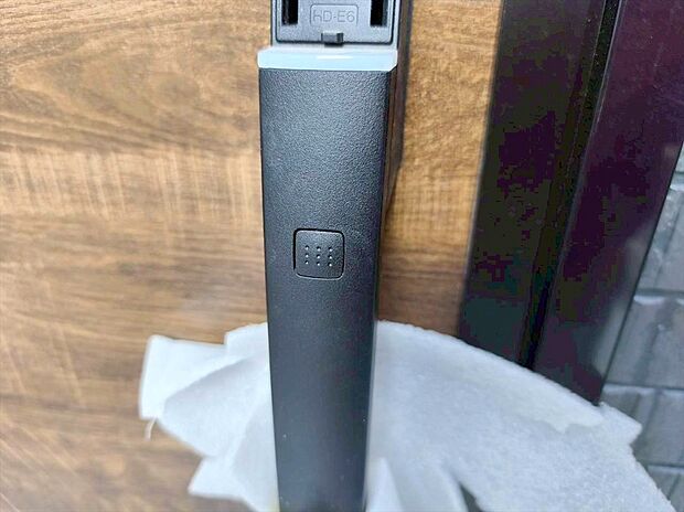 【玄関カードキー】玄関カードキー付!ボタンを押して、カードキーやタグキーを“かざす”だけで施解錠!荷物を抱えながら、「カギはどこにしまったっけ」そんな面倒がなくなります。