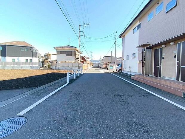 【前面道路含む現地写真】子育てにも嬉しい、緑豊かな自然が広がる閑静な住宅地です。この機会に是非現地をご覧ください。