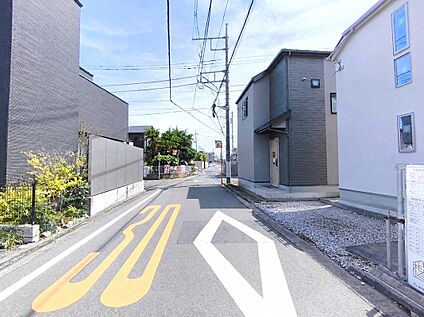 前面道路含む外観