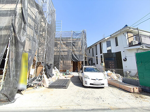 【現地外観写真】建物の基礎・構造といった目には見えにくい部分もしっかりこだわったお家です。安心して永くお住まいいただけます。
