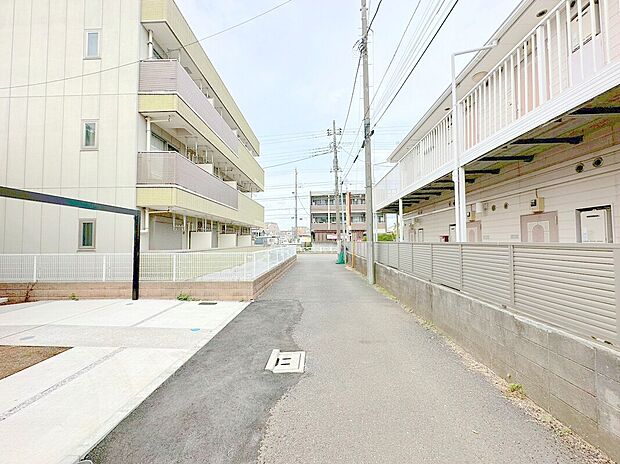 【前面道路含む現地写真】子育てにも嬉しい、緑豊かな自然が広がる閑静な住宅地です。この機会に是非現地をご覧ください。