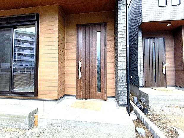 【玄関】玄関はおうちの顔です。いつも明るくキレイな状態でご家族の帰りをお待ちします。
