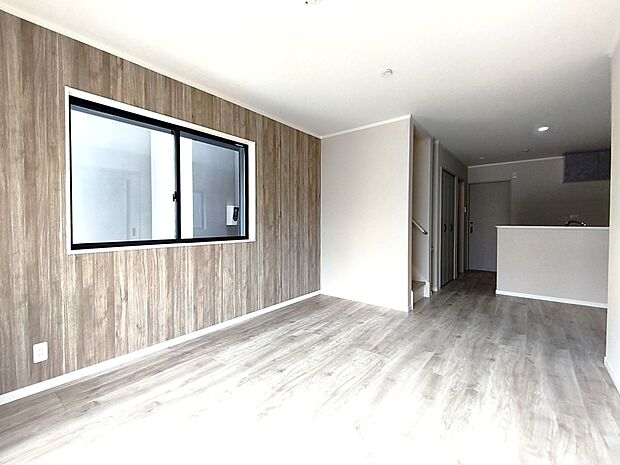 【リビング】オープンでのびやかな空間を生み出すこだわりの「広がり」と「ゆとり」。家族と過ごす時間を大切にした住空間です。
