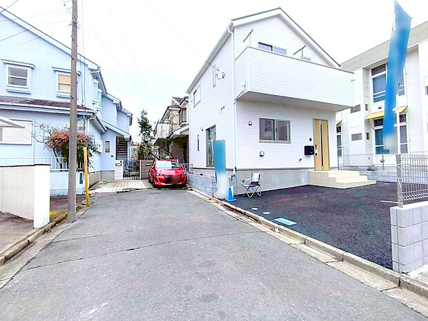 【前面道路含む現地写真】住みやすさと利便性を兼ね備えた立地。高い住宅性能を備えた安心で暮らしやすい住まいです。