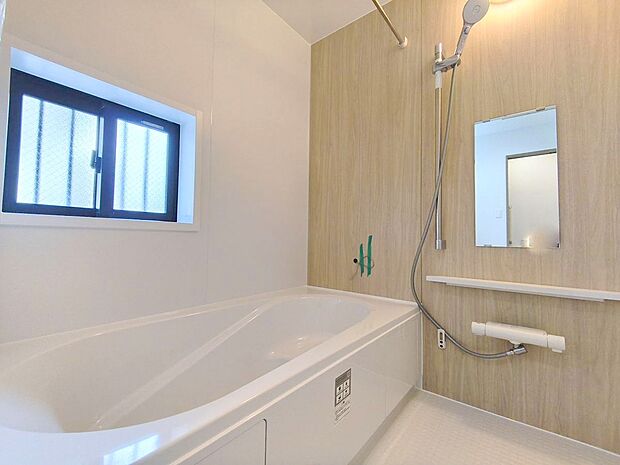 【【1坪タイプバスルーム】 】窓のある浴室で快適に入浴!換気も気軽に!