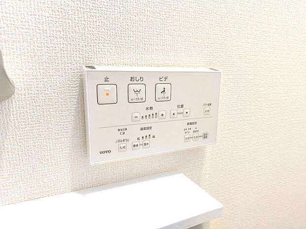 【温水洗浄便座】メーカーによってはウォシュレット・シャワートイレともいいますね♪魅力は清潔な状態をキープする事が出来、冬になると便座が冷たいなんて思いもしなくてすみます!