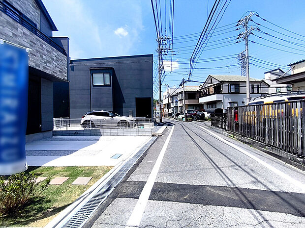 【前面道路】住まいの快適性と確かな安全性を充実させた設備、仕様です。