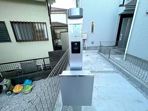 【インターフォン】インターフォンはTVモニタ付。誰が来たかひと目で分かるのでセキュリティ面にも安心です。