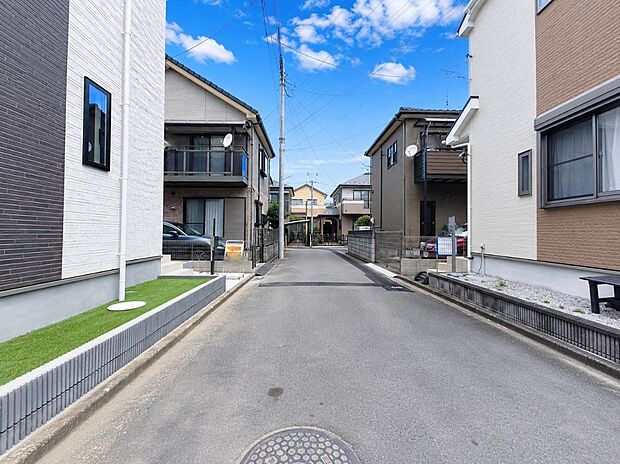 【前面道路含む現地写真】子育てにも嬉しい、緑豊かな自然が広がる閑静な住宅地です。この機会に是非現地をご覧ください。
