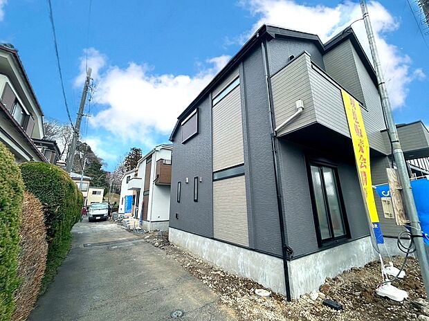 【前面道路含む現地写真】前面道路は4m。