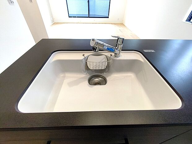 【【浄水器】】浄水器付きでいつでもおいしい水をいつでも手軽に使えます。飲み水やお料理にも安心ですね。
