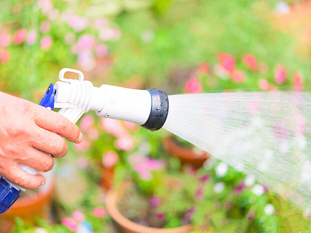 【【外水道】】ガーデニングにも便利な外水道。植物たちへの水やりもラクラク!ちょっとした泥汚れもここで落とせます!