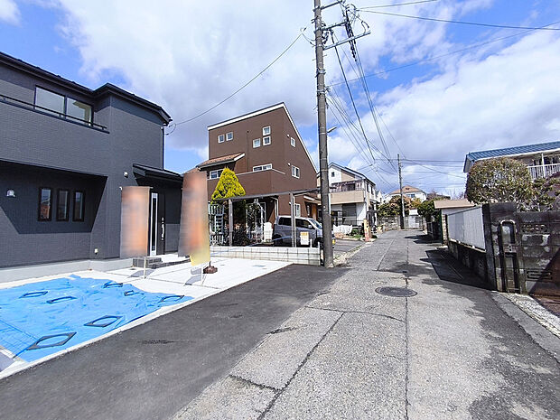 【前面道路含む現地写真】安心してお住まいいただける設備、仕様。日々の暮らしをより快適にお過ごしいただけます！
