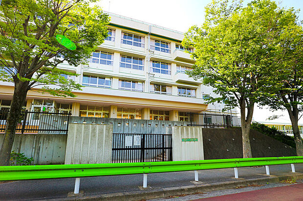 日野市立七生緑小学校(約1,120m)