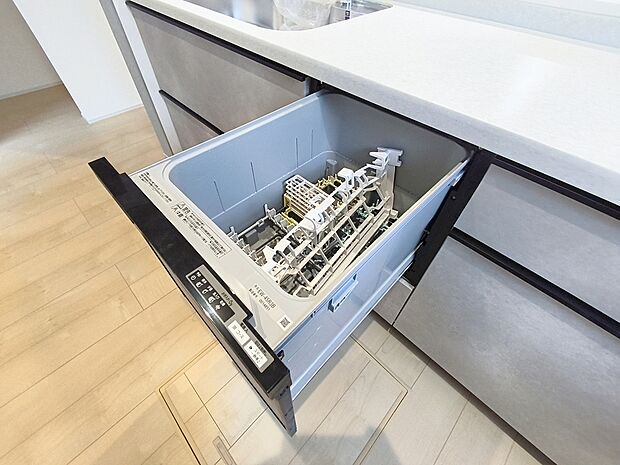 【【ビルトイン食洗機】】手洗いよりも経済的で家計に優しい「ビルトイン食洗機」が標準装備なのは強い味方ですね。