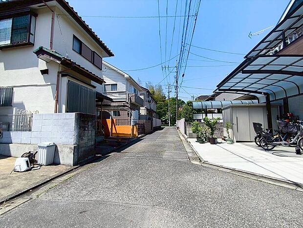 【前面道路】前面道路は6.4メートル。駐車が苦手な方にも嬉しい住まいです。