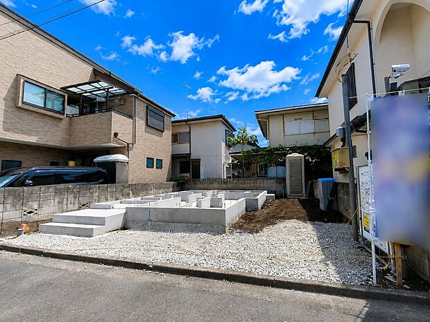 【前面道路含む現地写真】住みやすさと利便性を兼ね備えた立地。高い住宅性能を備えた安心で暮らしやすい住まいです。