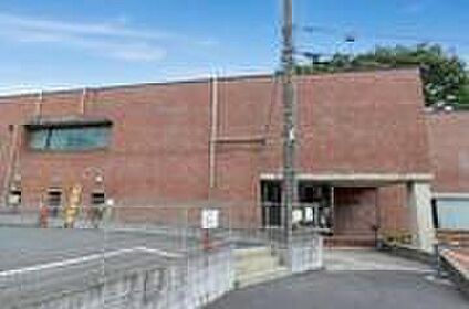 日野市立中央図書館 約410ｍ